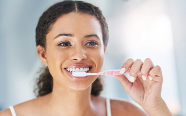 Want Instant Teeth Whitening At Home? Here Are Some Hacks To Try! 