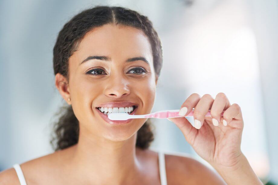 Want Instant Teeth Whitening At Home? Here Are Some Hacks To Try! 